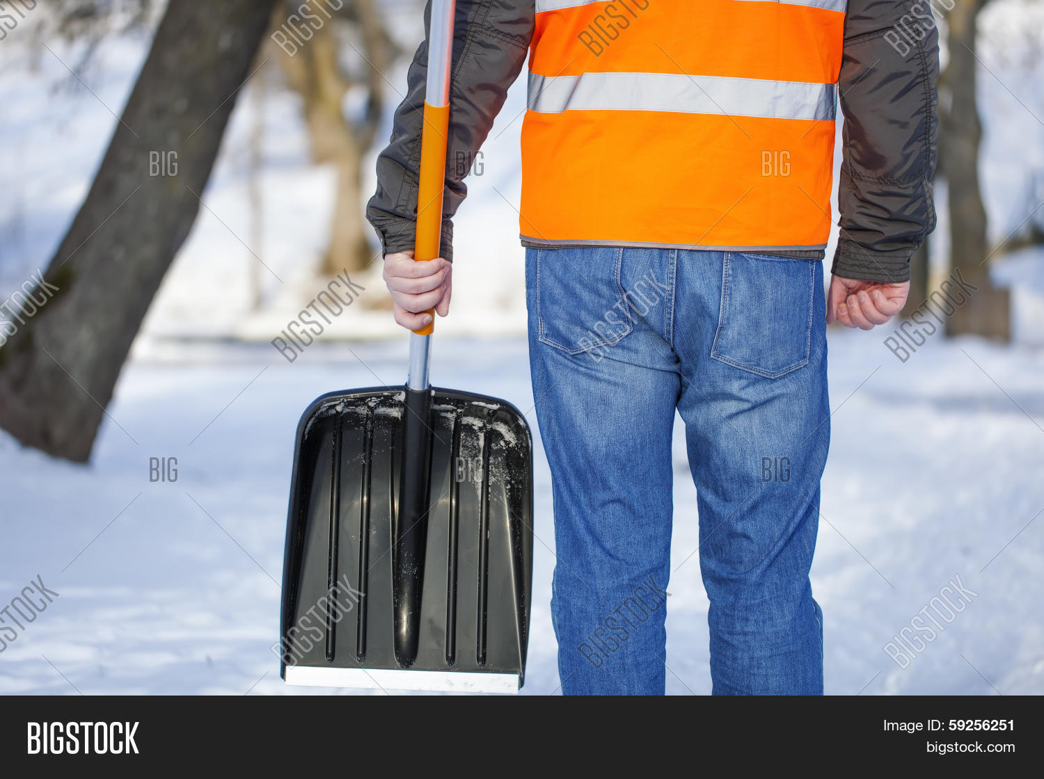 Вручную как пишется. Размещение рекламы на досках объявлений. Вручную предложение. Размещение рекламы на досках объявлений. Ворона составь предложение.