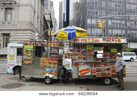 Street vendor cart in Manhattan