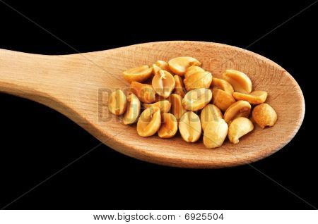 ถั่วลิสงบนช้อนไม้