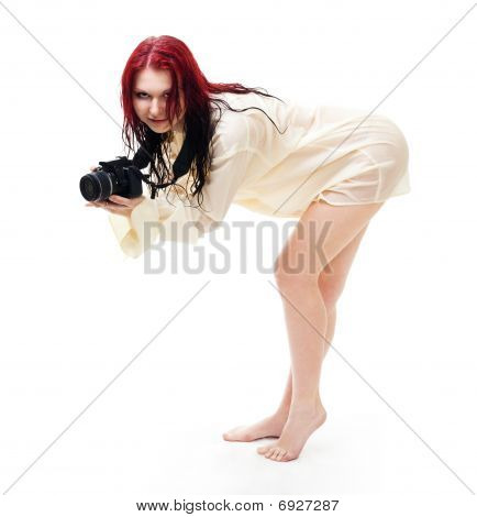 Donna attraente fotografo in posa