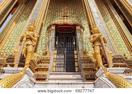 Phra Mondop Entrance