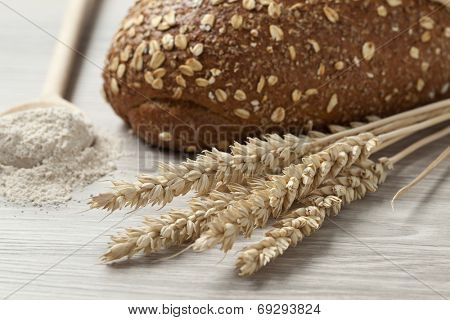  Whole weat bread,dried wheat ears and flour