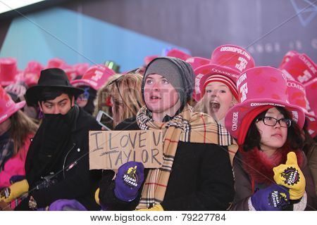 Taylor Swift fans await her performance