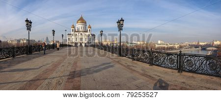 Moscow, Russia - Oct 31, 2014: Panoramic View Patriarshy Footbridge To Cathedral Of Christ The Savio