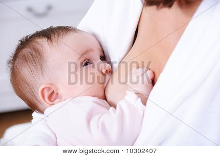 Breastfeding für Neugeborene