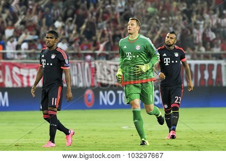 Arturo Vidal (r) Manuel Neuer (c) And Douglas Costa (l) During The Uefa Champions League Game Betwee