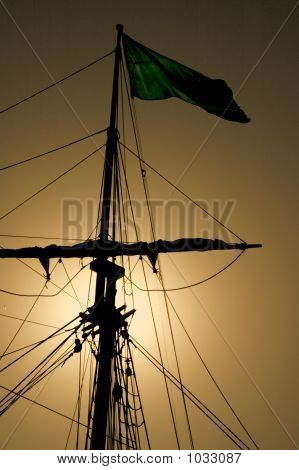 Uma vela mastro e bandeira