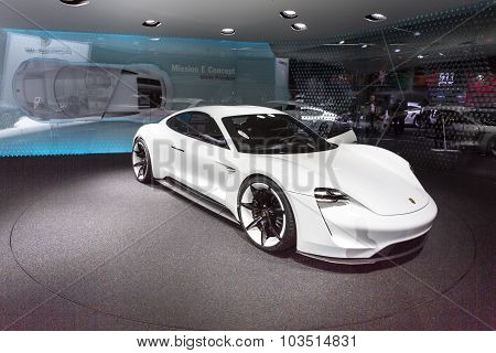 2015 Porsche Mission E Concept