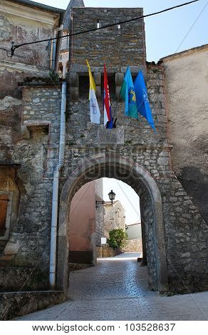 Pican Entrance Arch