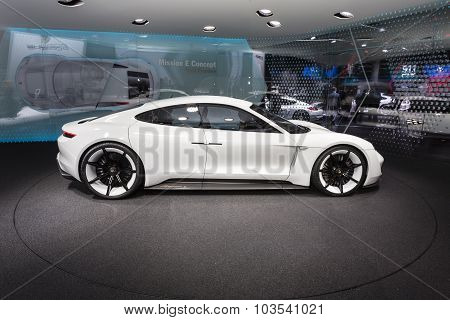 2015 Porsche Mission E Concept
