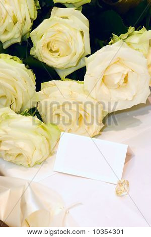 Roses de mariage et carte place