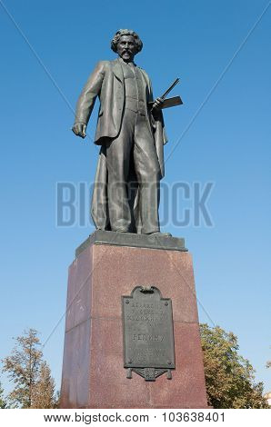 Moscow, Russia - 09.21.2015.  Monument to  famous painter Repin in Bolotnaya Square