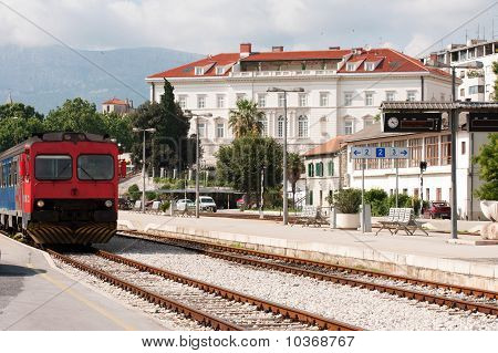 Split train station