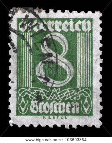 AUSTRIA - CIRCA 1925: A stamp printed in Austria shows image of the number 8, circa 1925.