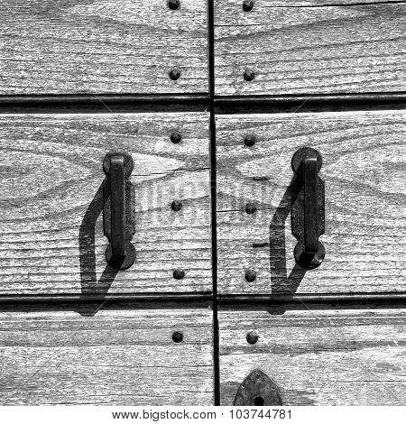 Door    In Italy Old Ancian Wood And Traditional  Texture Nail