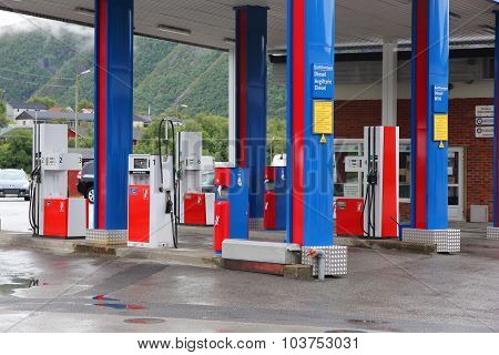 Yx Gas Station