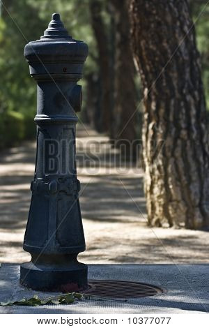 Oude waterkraan