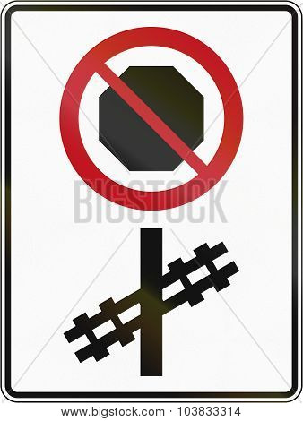 No Stopping On Level Crossing In Canada