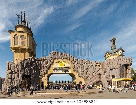 The Main Entrance To The Moscow Zoo.
