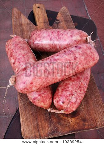 Kiełbasy przyprawione Cotechino