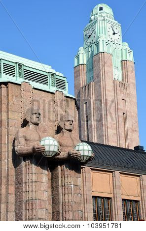 Statues holding the spherical lamps