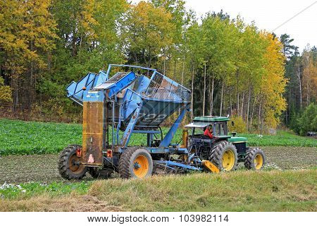 John Deere Sugar Beet Harvest In October
