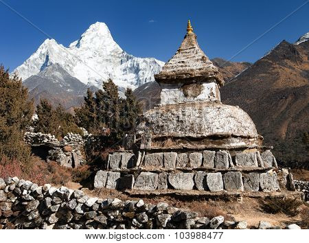 Stupa Near Pangboche Village With Mount Ama Dablam