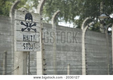 Auschwitz - Stop!