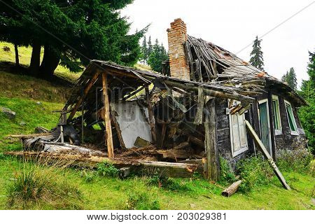 Abandonned cabin in the mountains