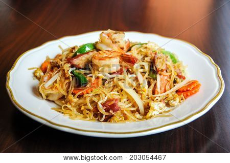 Shanghai Noodle, Stir-fried vermicelli rice noodles with egg, carrots, napa, onion, celery and bean sprout