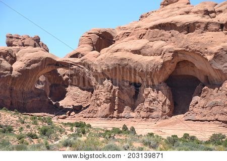 utahs arches national park has stunning landscapes filled with rock formations, arches and dunes