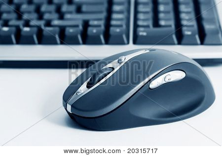 Wireless computer mouse and keyboard