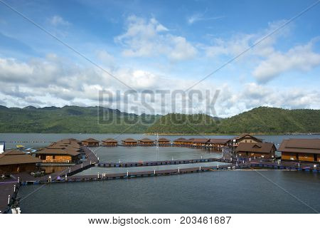 September 05, 2017 : Beautiful Rafthouses Floating On The River At Srinakarin Dam, Kanchanaburi, Tha