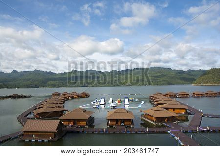 September 05, 2017 : Beautiful Rafthouses Floating On The River At Srinakarin Dam, Kanchanaburi, Tha