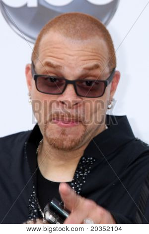 LAS VEGAS - 22 de maio: Sinbad chegando no Billboard Music Awards de 2011, no MGM Grand Garden Arena, em