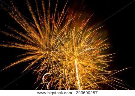 Brightly colorful fireworks a variety of colors in the sky at night and congratulated the festival.