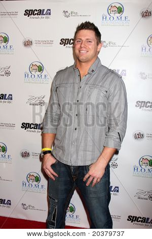 LOS ANGELES - 24 mai : Mike Mizanin. en arrivant à la célébrité Casino Royale événement à Avalon sur mai 