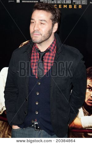HOLLYWOOD, CA. - DEC 7: Herec Jeremy Piven dorazí v Los Angeles premiéru The Fighter v Gra