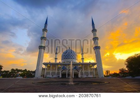 Sunset of Masjid Negeri Shah Alam or well known officially as Mosque of Sultan Salahuddin Abdul Aziz Shah.