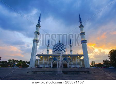 Sunset of Masjid Negeri Shah Alam or well known officially as Mosque of Sultan Salahuddin Abdul Aziz Shah.