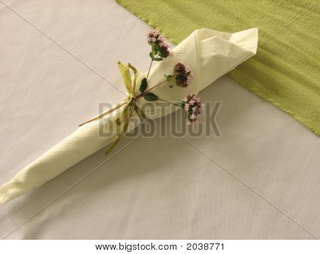 Pembe çiçekler yer ayarla