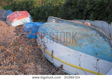 rybářské lodě na pobřeží středomořského ostrova, Francie