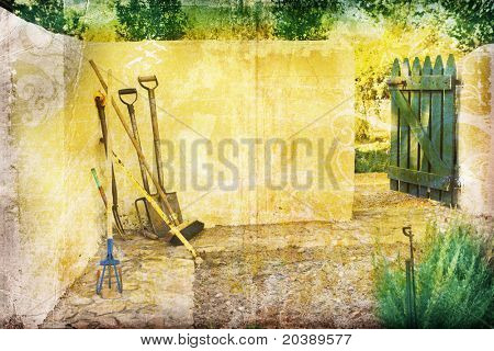 Fond grunge avec Cour de ferme, jardinage outils et porte rustique