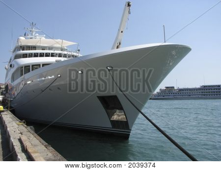 Yacht blanc