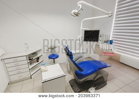 The interior of a dentist's office and special equipment