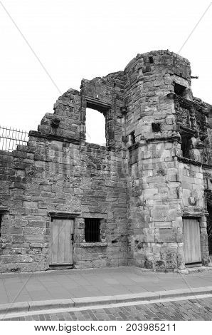 A view of the ruins of a medieval mansion in Stirling