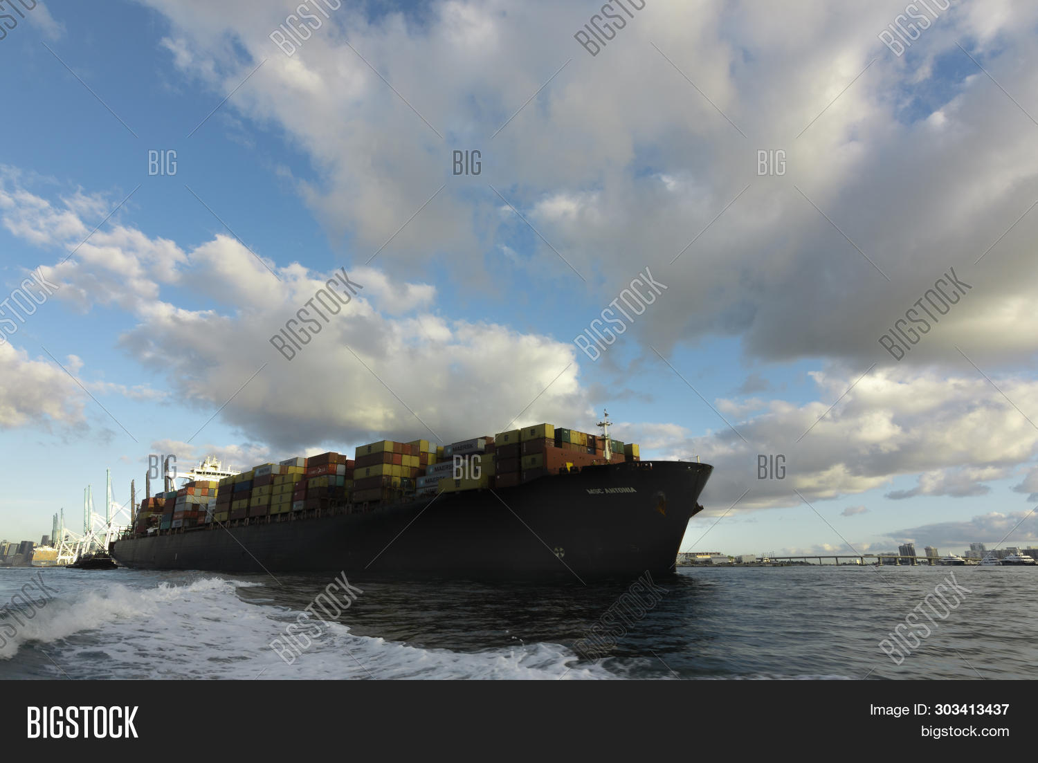 Container Ship 图片和照片(免费试用) | Bigstock