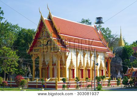 Phetchaburi, Thailand - December 13, 2018: Vihara Of The Buddhist Temple Wat Bun Tawee (wat Tumklaeb