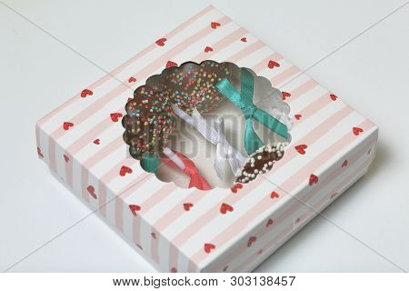 Cake Pops Decorated With A Bow Of Braid, Packed In A Gift Box. In The Lid Of The Box Is A Transparen