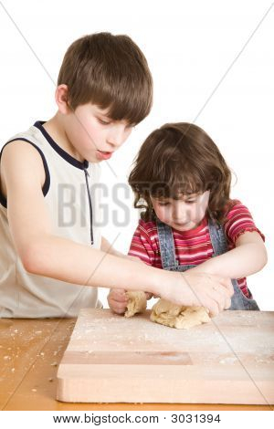 A gyermekek a konyhában, így A tészta